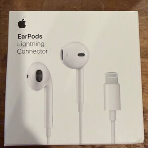 NWT Apple EarPods Lightning Connector